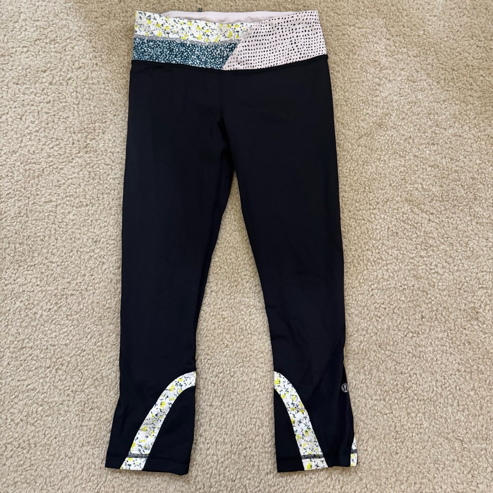 Lululemon Inspire Crop II Fresh Fleur Neutral Blush Split Pea Size 4